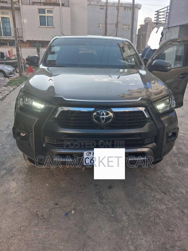 Toyota Hilux Revo Double Cab Deisel 2.8 AWD 2022 Gray