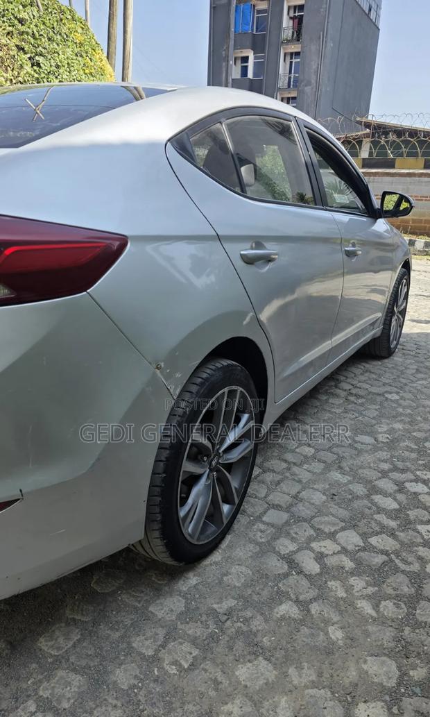 Hyundai Avante 2016 Silver