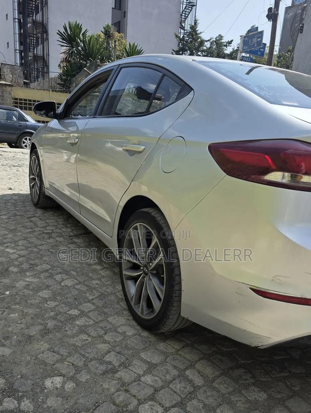 Hyundai Avante 2016 Silver