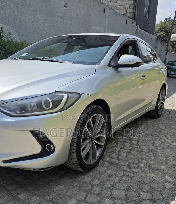 Hyundai Avante 2016 Silver