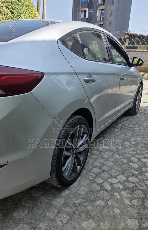 Hyundai Avante 2016 Silver