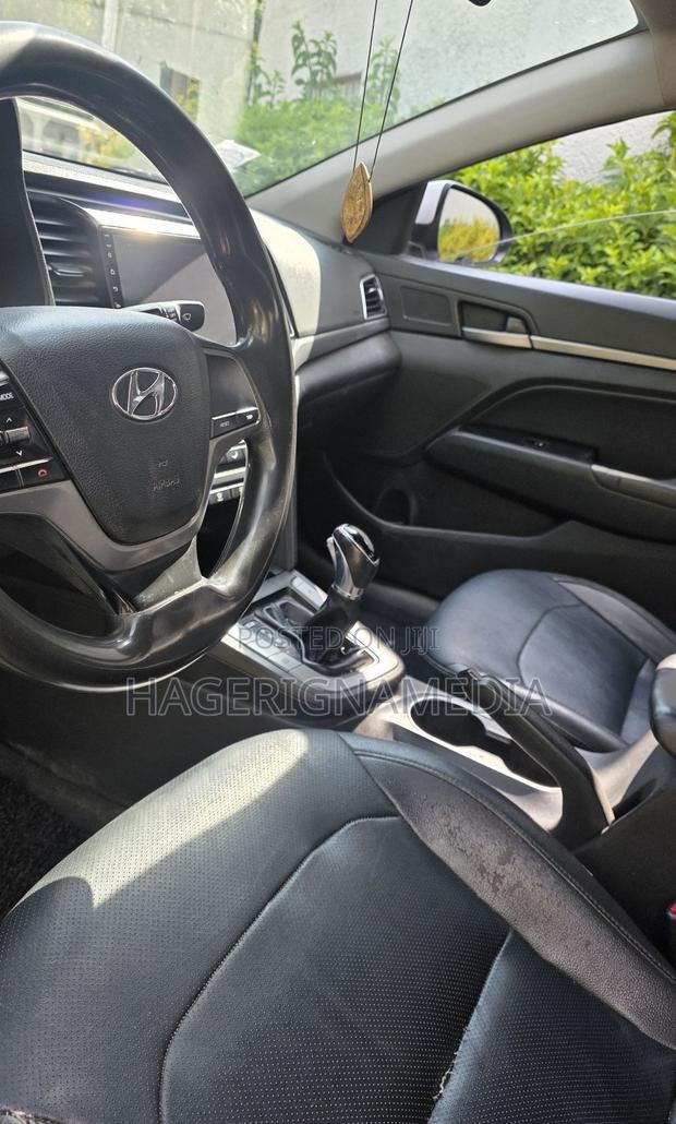 Hyundai Avante 2016 Silver