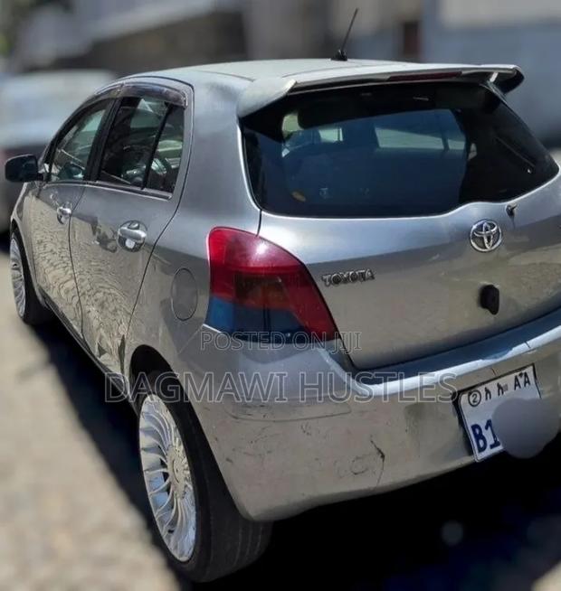 Toyota Yaris 2010 Silver