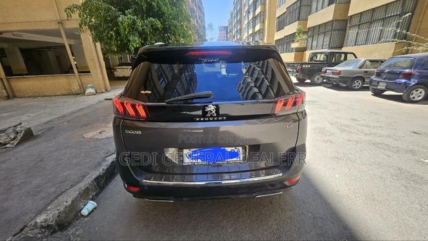 Peugeot 5008 2021 Gray