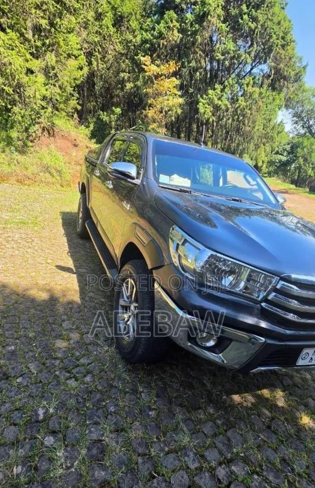 Toyota Hilux 2018 Gray