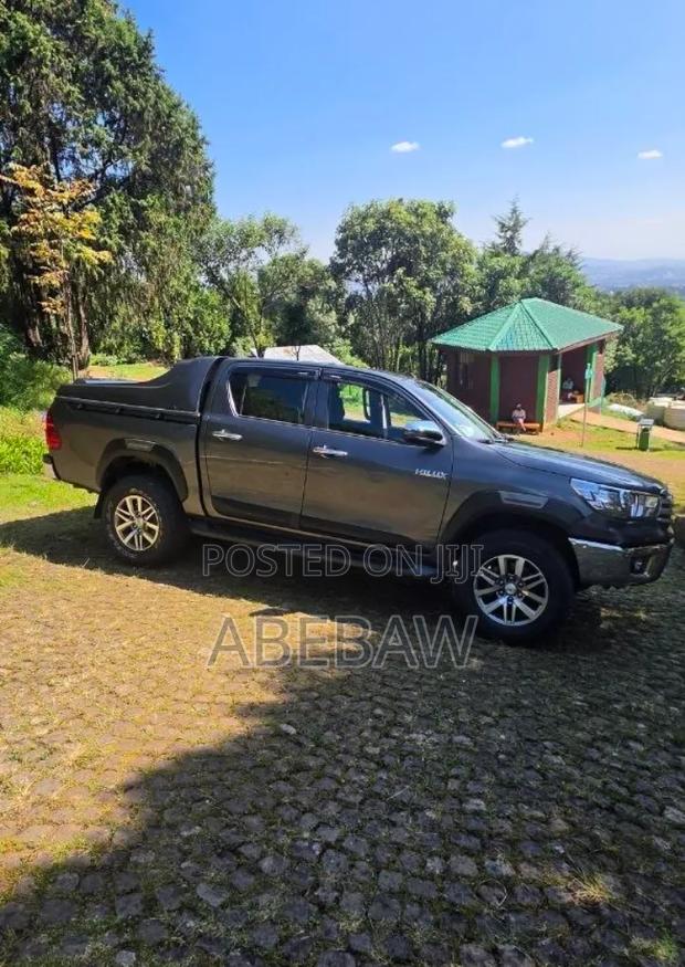 Toyota Hilux 2018 Gray