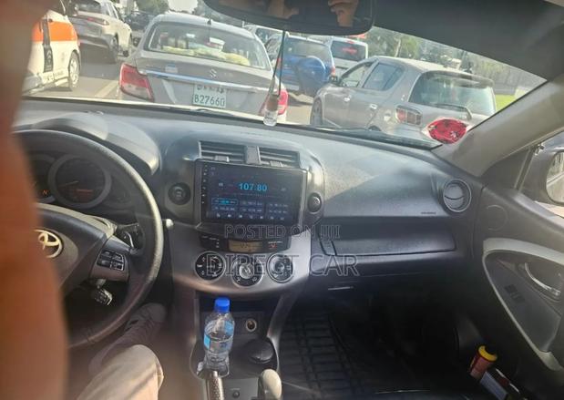 Toyota RAV4 2011 Silver