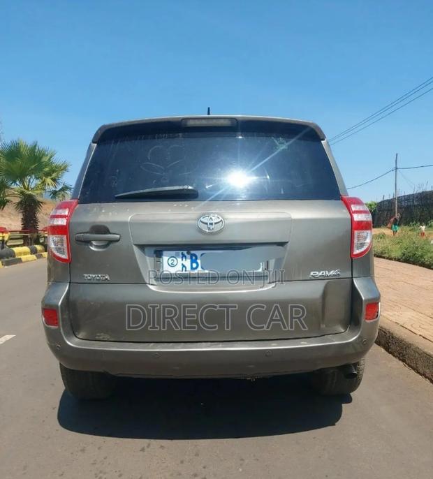 Toyota RAV4 2011 Silver