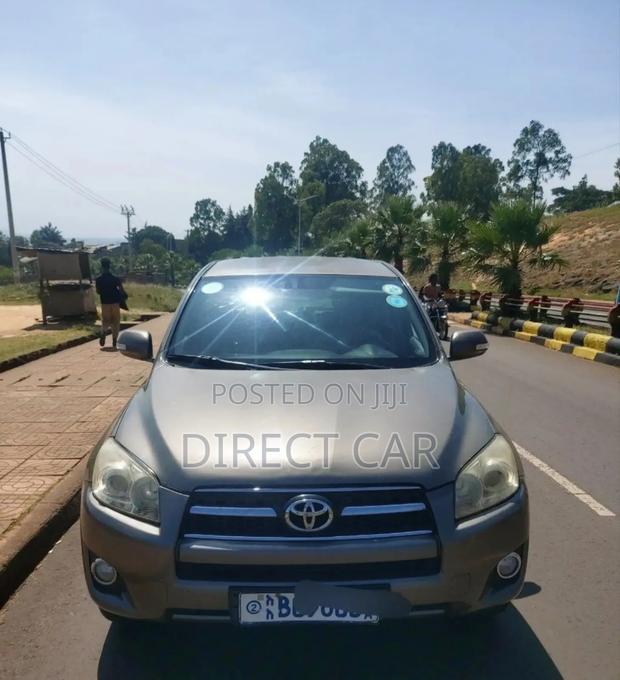Toyota RAV4 2011 Silver