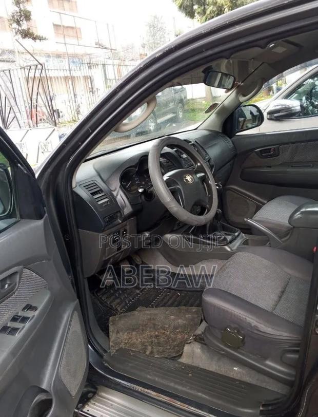 Toyota Hilux 2012 Black