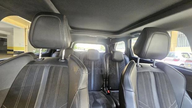 Peugeot 5008 2020 Gray