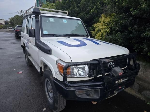 Toyota Land Cruiser 3.3 Diesel 4WD 2021 White