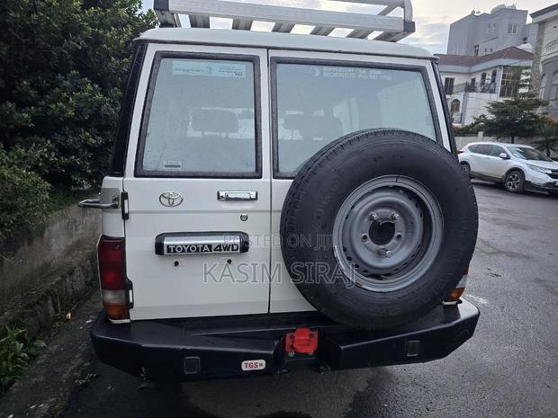 Toyota Land Cruiser 3.3 Diesel 4WD 2021 White