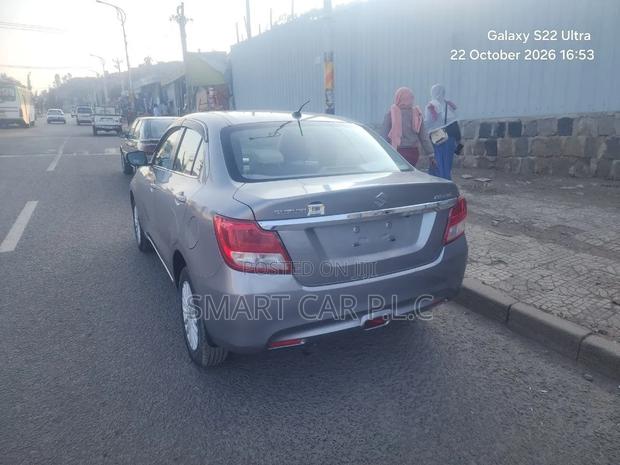Suzuki Dzire 2023 Silver