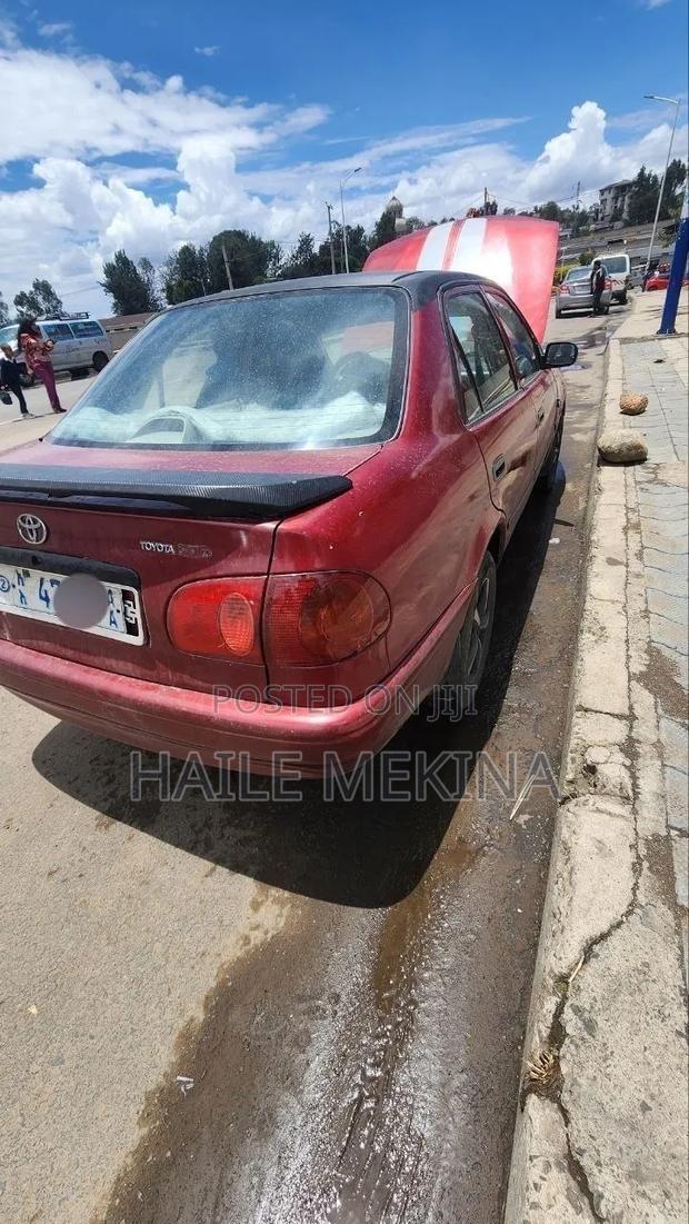 Toyota Corolla 2000 Red