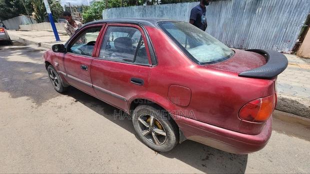 Toyota Corolla 2000 Red