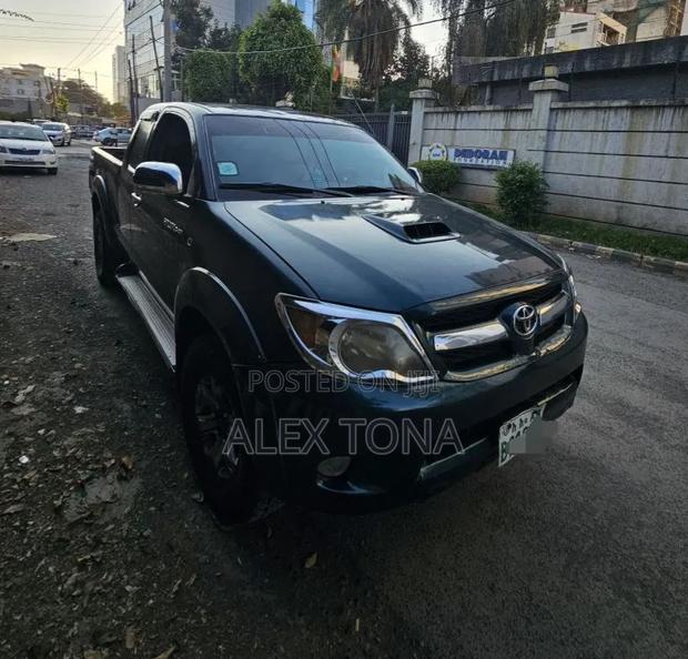 Toyota Hilux 2007 Gray