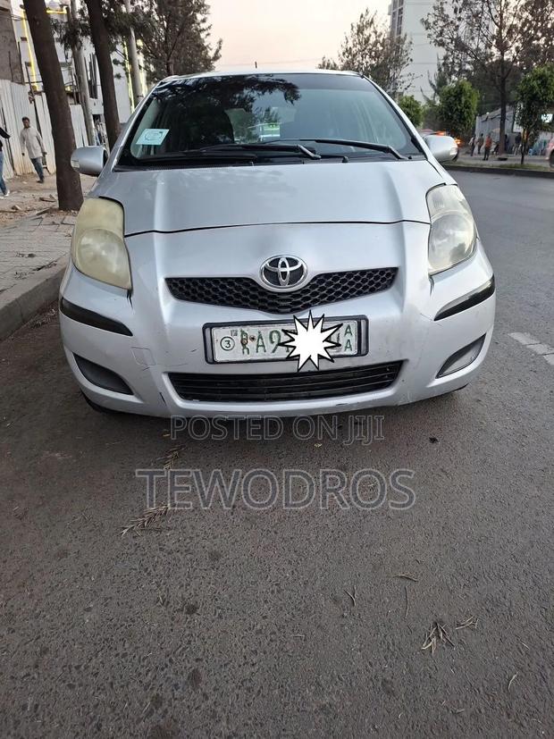Toyota Yaris 2010 Silver