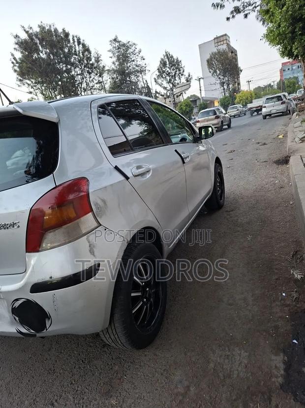 Toyota Yaris 2010 Silver