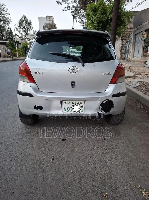 Toyota Yaris 2010 Silver