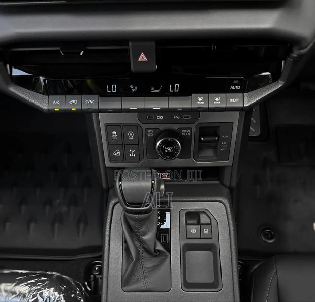 New Toyota Hilux 2026 Blue