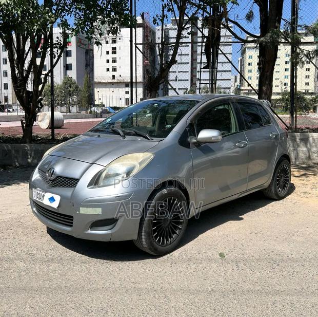 Toyota Yaris 2010 Silver
