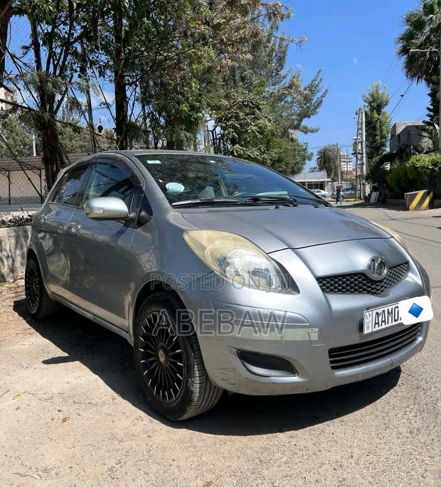 Toyota Yaris 2010 Silver