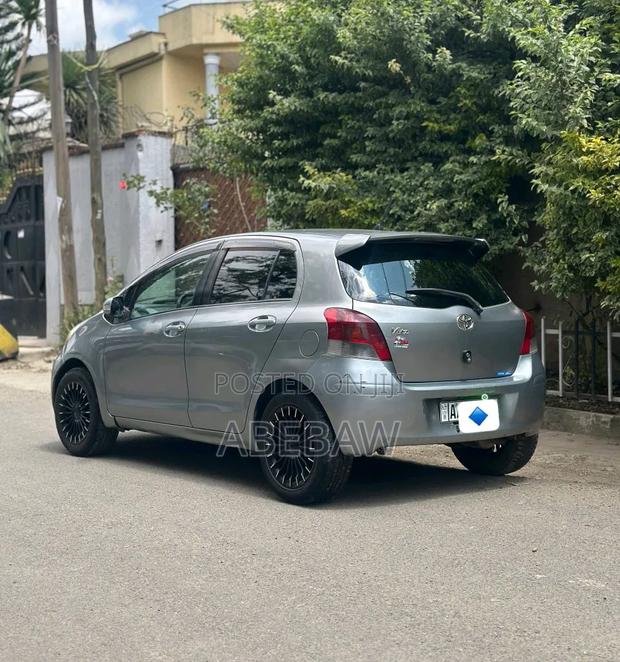 Toyota Yaris 2010 Silver