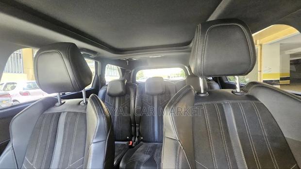 Peugeot 5008 2021 Gray