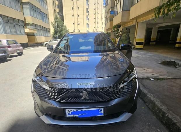 Peugeot 5008 2021 Gray