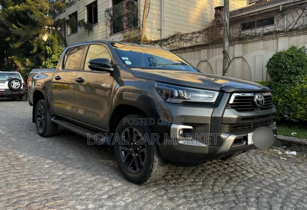 Toyota Hilux 2021 Gray