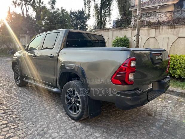 Toyota Hilux 2021 Gray