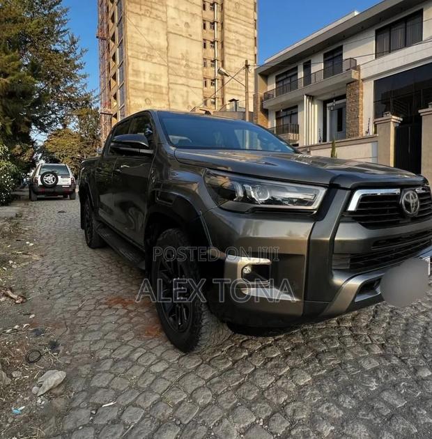 Toyota Hilux 2021 Gray