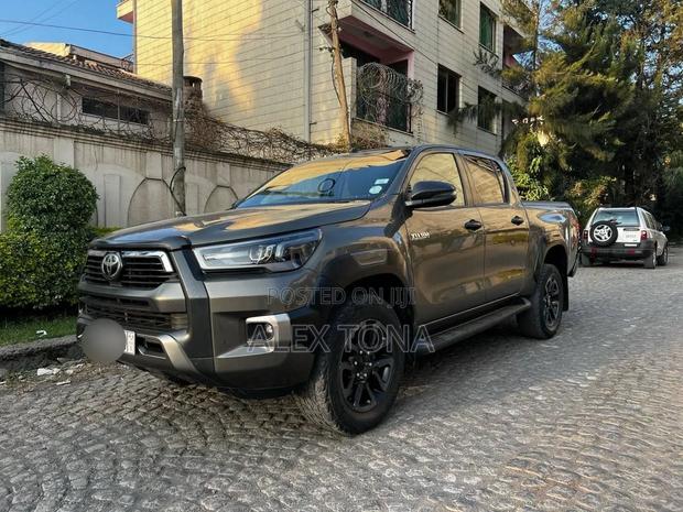Toyota Hilux 2021 Gray