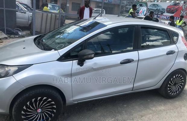 Ford Fiesta 2011 Silver