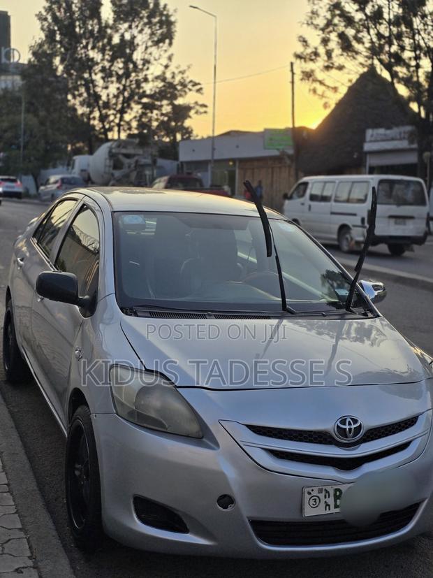 Toyota Yaris Sedan 2007 Silver