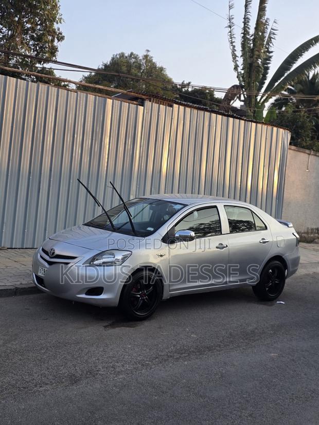 Toyota Yaris Sedan 2007 Silver