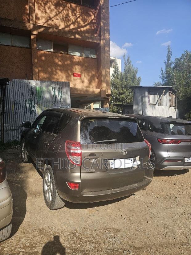 Toyota RAV4 2011 Brown