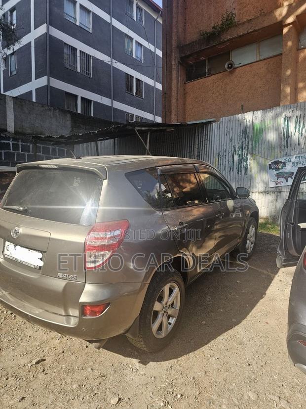 Toyota RAV4 2011 Brown