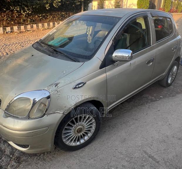 Toyota Vitz 1.0 FWD 5dr 2004 Gold