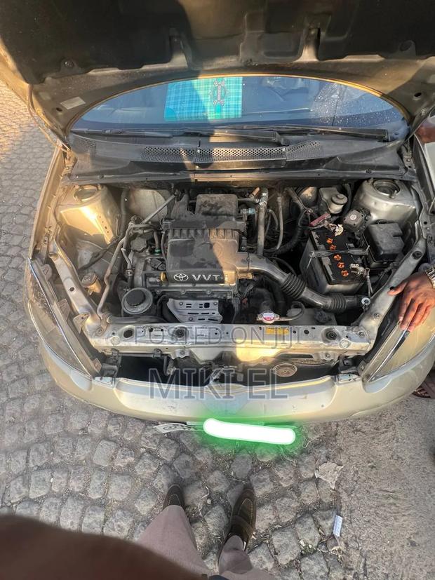 Toyota Vitz 1.0 FWD 5dr 2004 Gold