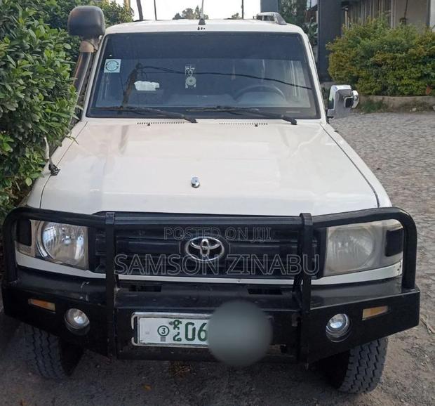 Toyota Land Cruiser 2019 White