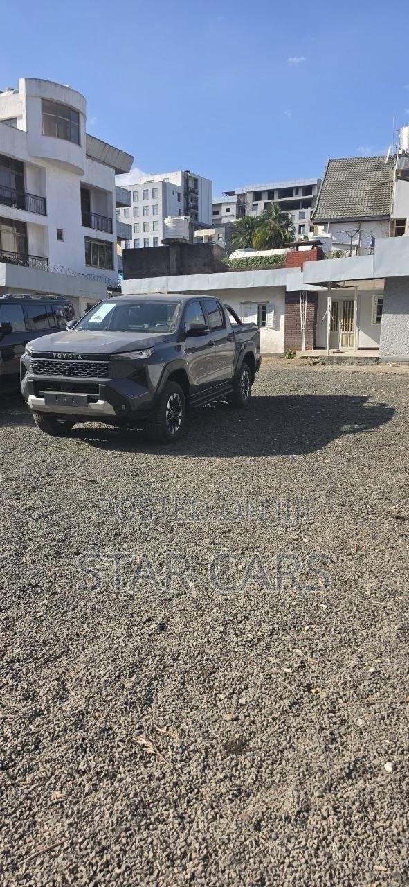 New Toyota Hilux Invincible (Hybrid) 2026 Gray