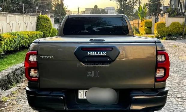 Toyota Hilux 2021 Brown