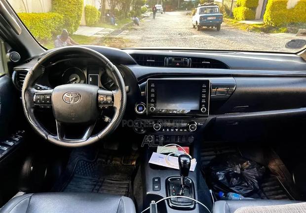 Toyota Hilux 2021 Brown
