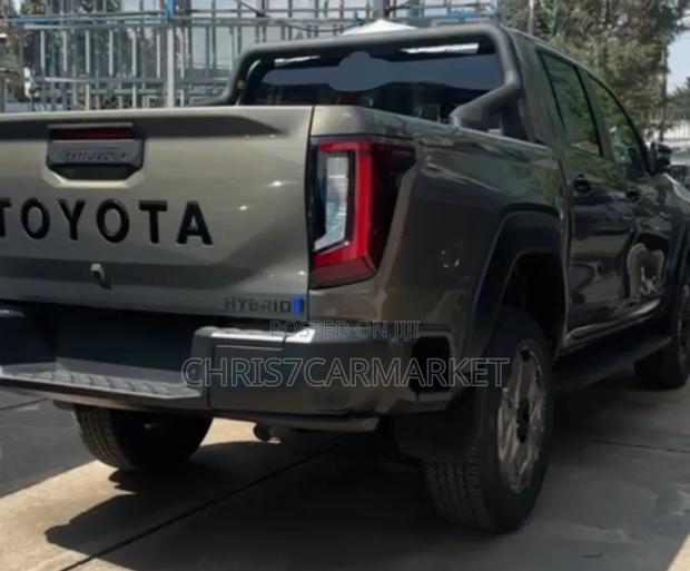 New Toyota Hilux Invincible (Hybrid) 2026 Gray