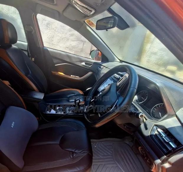 Chery Tiggo 2 2022 Orange