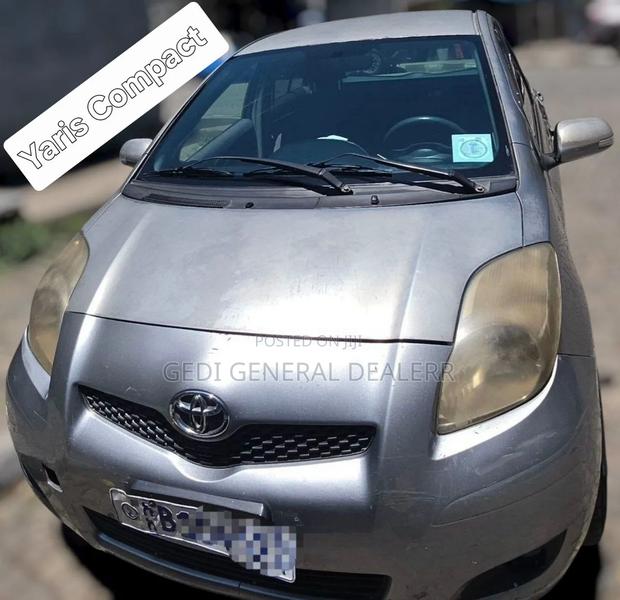 Toyota Yaris 2010 Gray