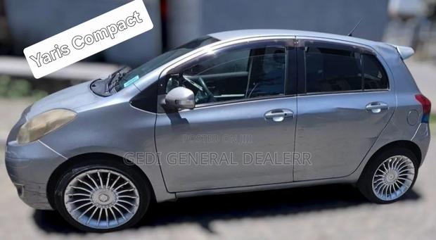 Toyota Yaris 2010 Gray