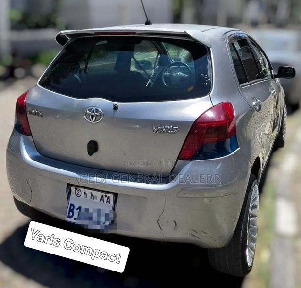 Toyota Yaris 2010 Gray